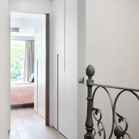 Center Beachfront With Private Patio דירה *