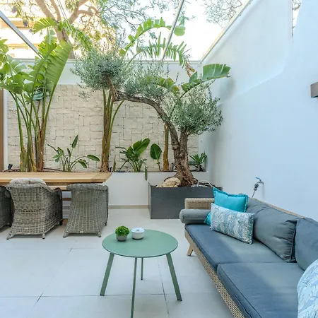 Apartment Center Beachfront With Private Patio