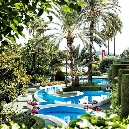Center Beachfront With Private Patio Apartment