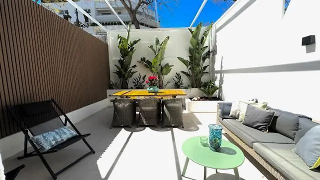 Center Beachfront With Private Patio Апартаменти *