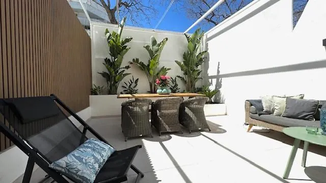 Center Beachfront With Private Patio Апартаменти