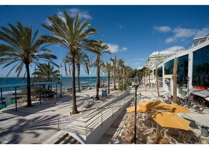 Апартаменти Center Beachfront With Private Patio