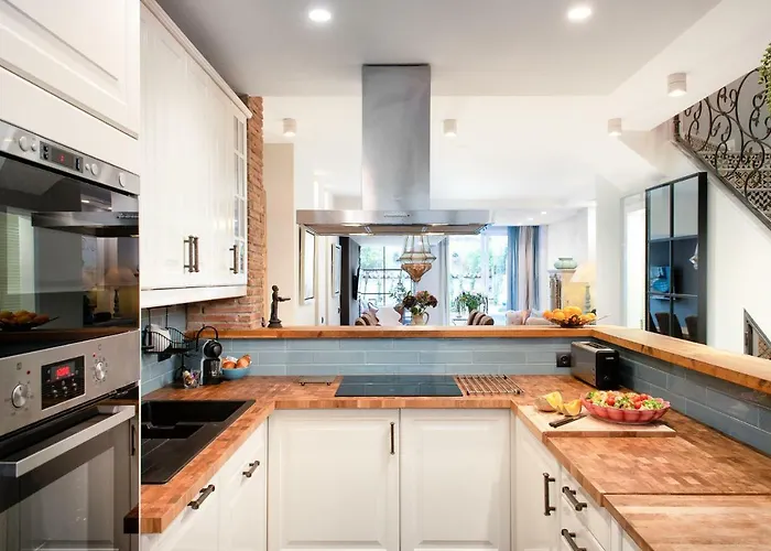 Center Beachfront With Private Patio Марбелья