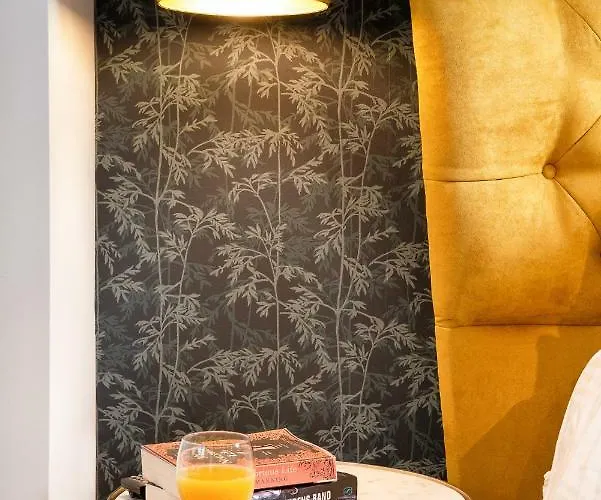 Апартаменти Center Beachfront With Private Patio