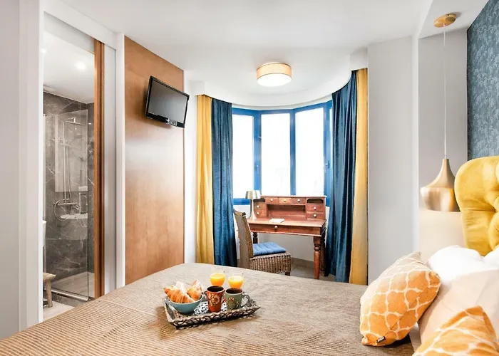 Center Beachfront With Private Patio 마르베야