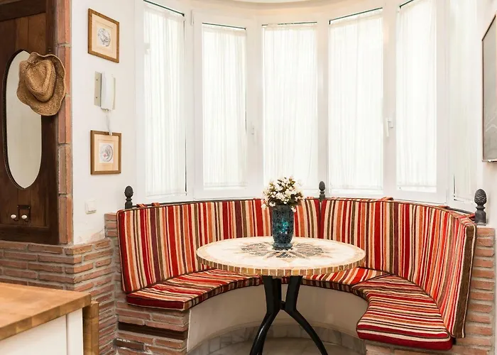 Center Beachfront With Private Patio Апартаменти Марбелья