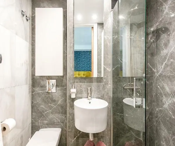 Center Beachfront With Private Patio * Марбелья