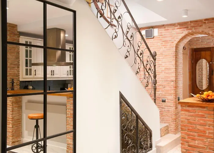 Center Beachfront With Private Patio * ماربيا