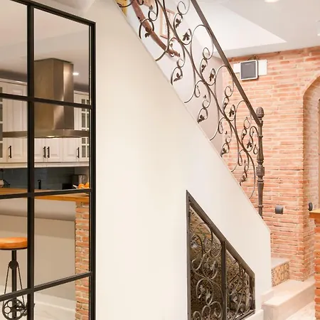 Center Beachfront With Private Patio * ماربيا