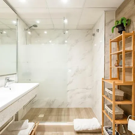 Center Beachfront With Private Patio Марбелья