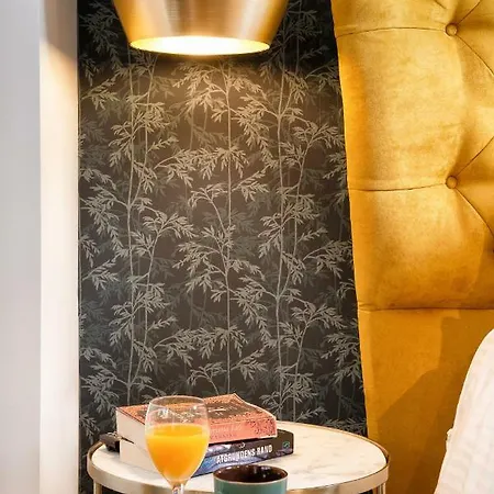 Апартаменти Center Beachfront With Private Patio